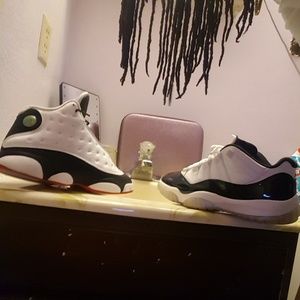 2 pairs of excellent  condition retro air jordans